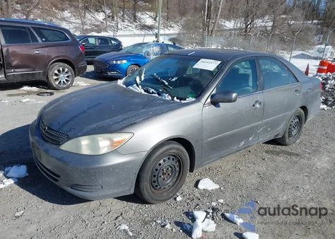 2002 Toyota Camry Xle z USA, uszkodzony, nr VIN 4T1BE30K72U621207